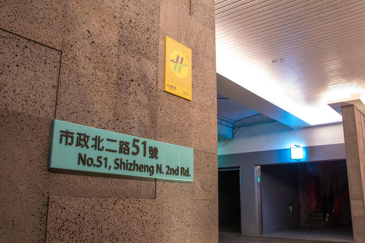 Fifth Avenue Motel Taichung Exterior photo