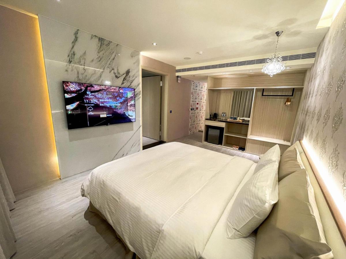 Fifth Avenue Motel Taichung Exterior photo