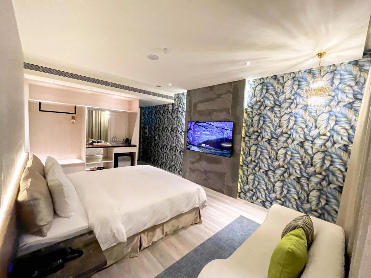 Fifth Avenue Motel Taichung Exterior photo